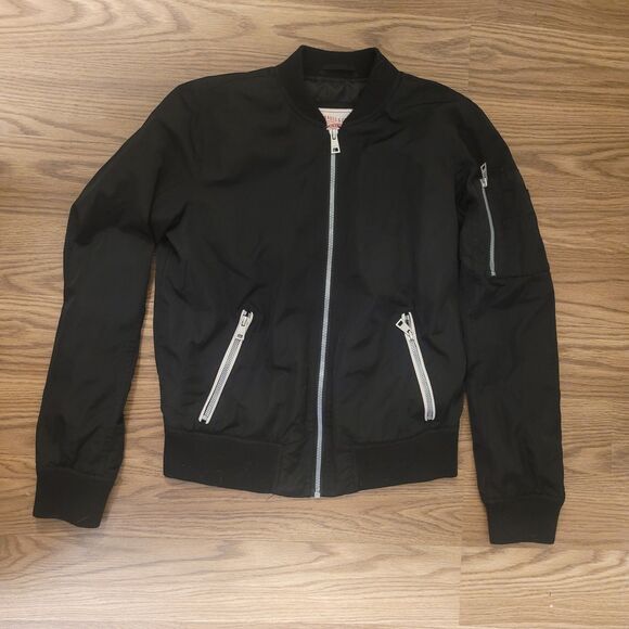 Black Levi's Bomber-Style Windbreaker with Utility Detailing - Picture 8 of 11